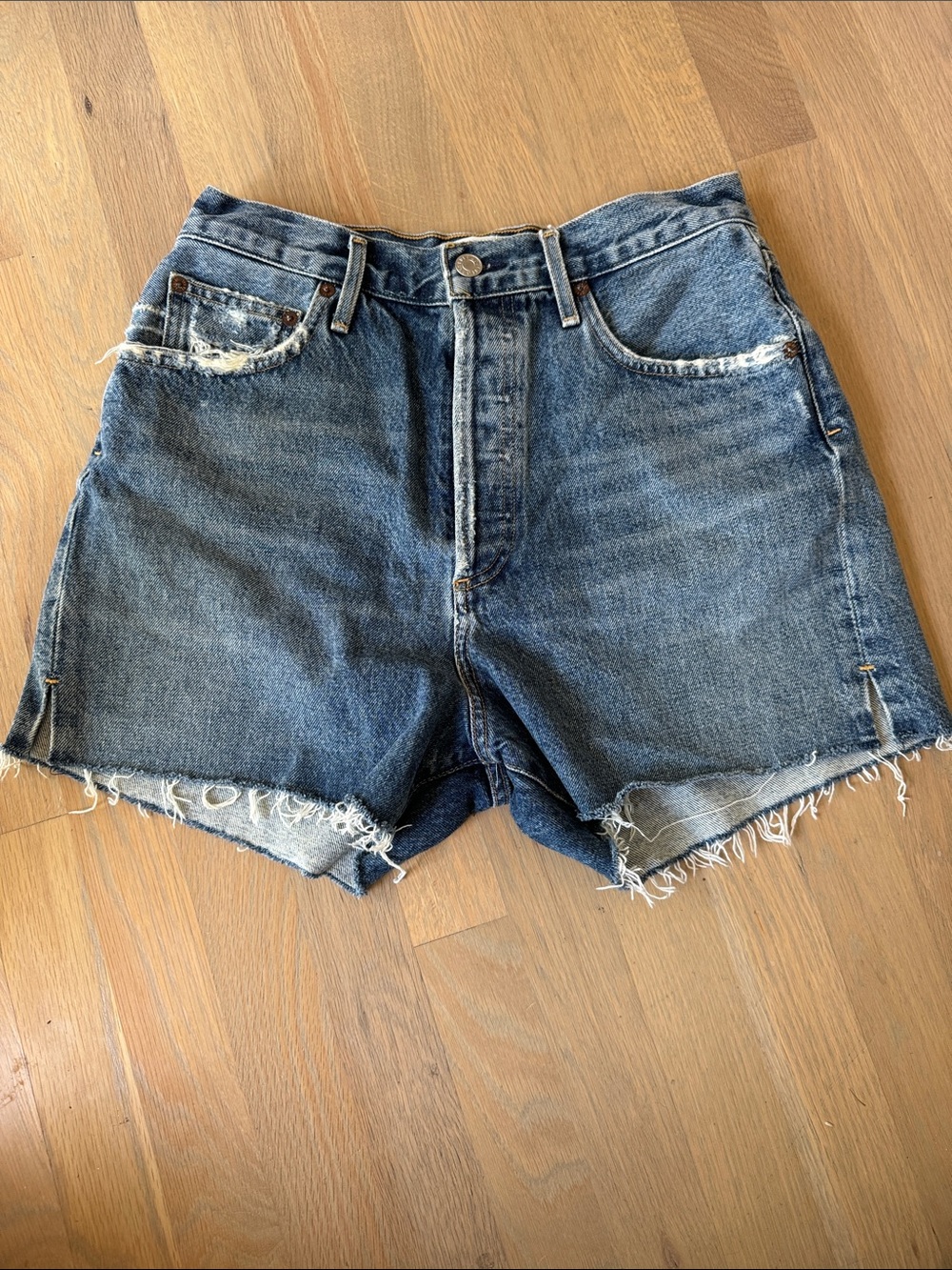 Agolde Dee Frayed Hem High-Rise Denim Shorts in Medium Blue